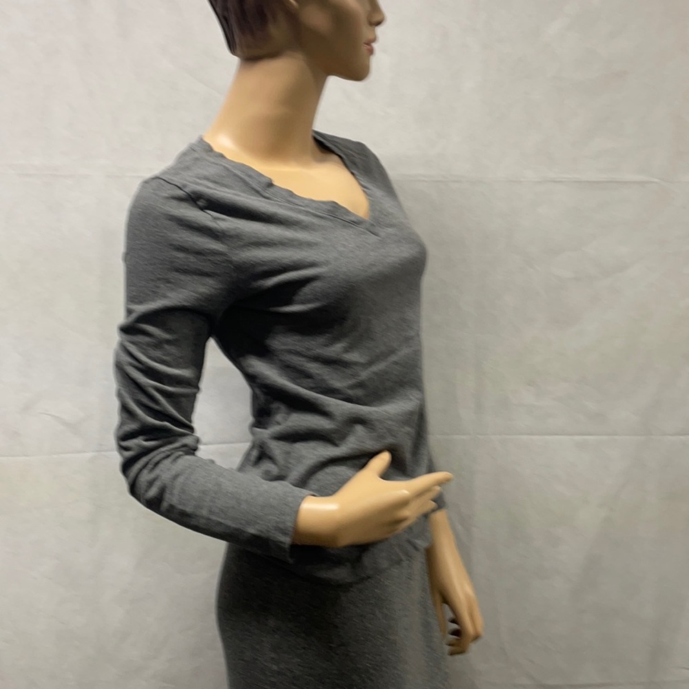 CLOSET Gray V-Neck Long Sleeve Tee Shirt